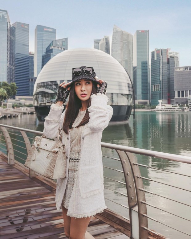 Jamie Chua menenteng tas Hèrmes Himalayan Crocodile Birkin