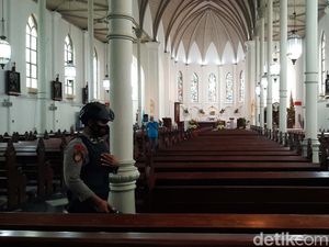 Jelang Natal, Polisi Lakukan Sterilisasi Gereja di Bogor Jelang Natal, Polisi Lakukan Sterilisasi Gereja di Bogor