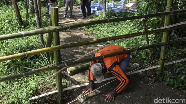 Kalah Pilkades, Akses Jalan ke TPU di Ciamis Ini Ditutup