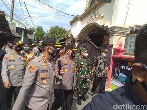 Kapolda-Pangdam Jaya Cek Kampung Tangguh Jaktim, Beri Bantuan Rapid Antigen