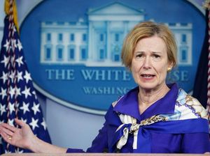 Keluarganya Disorot, Koordinator Satgas Corona AS Ancam Pensiun Dini