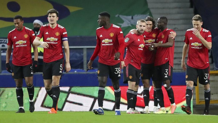 Manchester United players celebrate after their goal during the English League Cup quarterfinal soccer match between Everton and Manchester United at Goodison Park, Liverpool, England, Wednesday, Dec. 23, 2020. (AP Photo/Nick Potts,Pool)