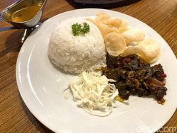 Bisa Makan Oseng Gulai Paru dengan Panorama Kota Semarang di Sini Bisa Makan Oseng Gulai Paru dengan Panorama Kota Semarang di Sini