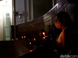 Tak Ada Misa Natal, Polisi Tetap Jaga Gereja di Lebak