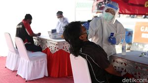 Penumpang-Pengemudi Bus Jalani Rapid Test Antigen