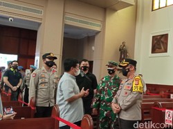 Ratusan Petugas Gabungan Disebar Jaga Gereja di Bandung