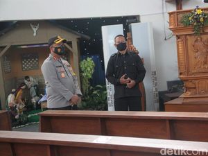 Jelang Misa Natal, Gereja di Bojonegoro Disterilkan, Prokes Ketat Diterapkan