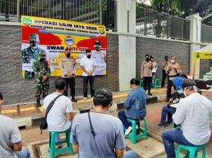 Bantu Tracing COVID, Polres Jaksel Gelar Swab Antigen di Kebayoran Baru