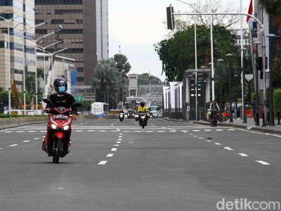 Potret Arus Lalu Lintas di Jakarta Saat Libur Natal