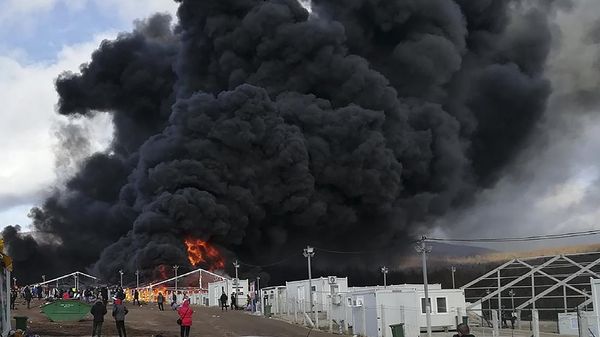 Potret Kebakaran Kamp Pengungsian di Bosnia