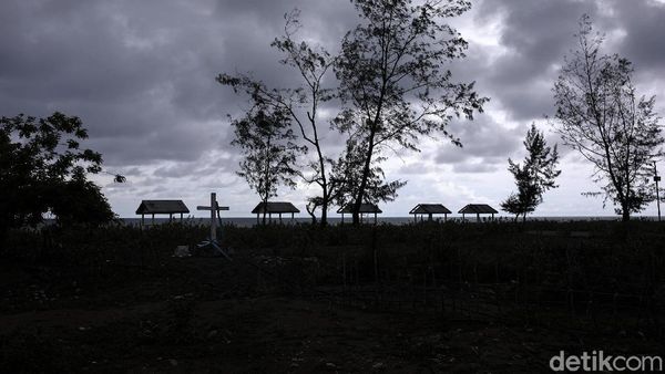 Prasasti Metahamuk di Pantai Welulik nan Indah