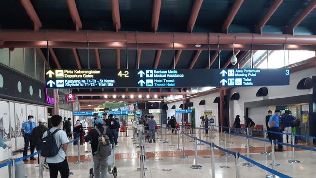 Polres Bandara Soetta Tangkap Sindikat Pemalsu Surat Hasil Swab PCR Polres Bandara Soetta Tangkap Sindikat Pemalsu Surat Hasil Swab PCR
