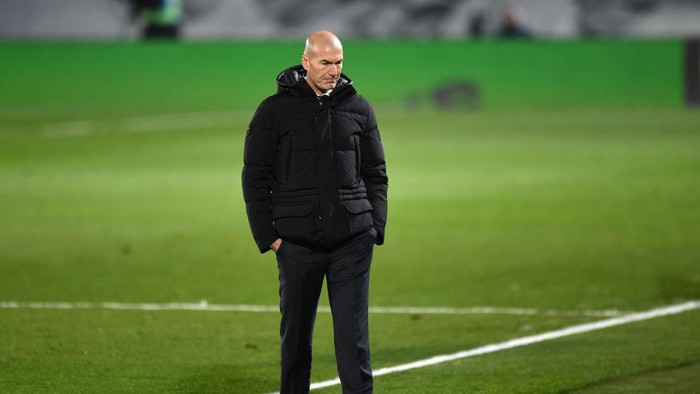 MADRID, SPAIN - DECEMBER 23: Zinedine Zidane, Head Coach of Real Madrid looks on during the La Liga Santander match between Real Madrid and Granada CF at Estadio Alfredo Di Stefano on December 23, 2020 in Madrid, Spain. Sporting stadiums around Spain remain under strict restrictions due to the Coronavirus Pandemic as Government social distancing laws prohibit fans inside venues resulting in games being played behind closed doors. (Photo by Denis Doyle/Getty Images)