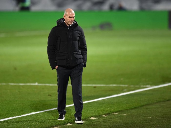 MADRID, SPAIN - DECEMBER 23: Zinedine Zidane, Head Coach of Real Madrid looks on during the La Liga Santander match between Real Madrid and Granada CF at Estadio Alfredo Di Stefano on December 23, 2020 in Madrid, Spain. Sporting stadiums around Spain remain under strict restrictions due to the Coronavirus Pandemic as Government social distancing laws prohibit fans inside venues resulting in games being played behind closed doors. (Photo by Denis Doyle/Getty Images)