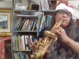 Romo Budi Berdakwah dan Membangun Kerukunan Lewat Saksofon