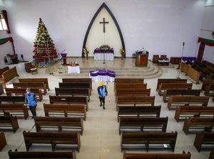 Saat Gereja di Berbagai Daerah Indonesia Bersiap Sambut Natal Saat Gereja di Berbagai Daerah Indonesia Bersiap Sambut Natal