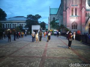 Kesan Jemaat Gereja Katedral Jakarta Jalani Misa Natal di Tengah Pandemi Kesan Jemaat Gereja Katedral Jakarta Jalani Misa Natal di Tengah Pandemi