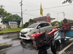Liburan Lewat Jalur Boyolali-Banyuwangi, Hati-hati Traktor Melintas di Pinggir Jalan