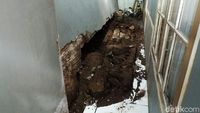 2 Tanggul-1 Rumah Ambrol Diterjang Banjir di Cipaganti Bandung