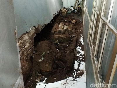 2 Tanggul-1 Rumah Ambrol Diterjang Banjir di Cipaganti Bandung