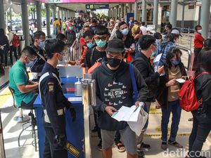 Puncak Arus Balik Tahun Baru, 16 Ribu Penumpang KA Tiba di Jakarta