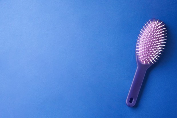 Jenis-jenis sisir rambut dan fungsinya bristle brush/freepik.com