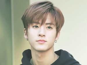 Kedapatan Tak Pakai Masker, Bintang Kpop Ini Minta Maaf