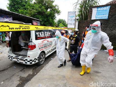Evakuasi Jenazah Korban Kebakaran Rumah Kos di Sukoharjo