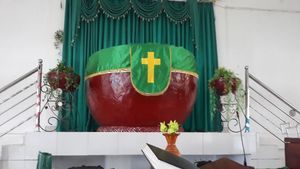 Foto: Gereja Unik di Sentani, Salibnya di Dalam Tempayan