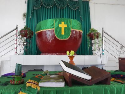 Foto: Gereja Unik di Sentani, Salibnya di Dalam Tempayan