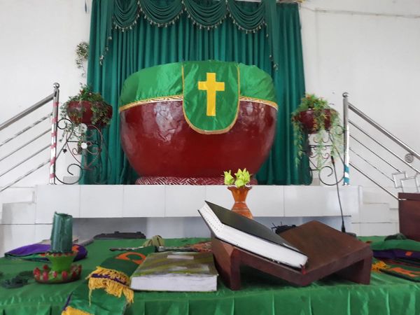 Foto: Gereja Unik di Sentani, Salibnya di Dalam Tempayan