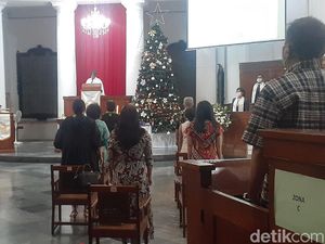 Ibadat Natal Saat Pandemi COVID, Jemaat GPIB Immanuel Doakan Pemerintah Ibadat Natal Saat Pandemi COVID, Jemaat GPIB Immanuel Doakan Pemerintah
