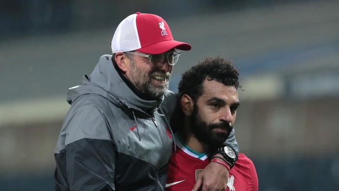 BERGAMO, ITALY - NOVEMBER 03:  Liverpool FC head coach Jurgen Klopp celebrates the victory with his player Mohamed Salah at the end of the UEFA Champions League Group D stage match between Atalanta BC and Liverpool FC at Gewiss Stadium on November 03, 2020 in Bergamo, Italy. (Photo by Emilio Andreoli/Getty Images)