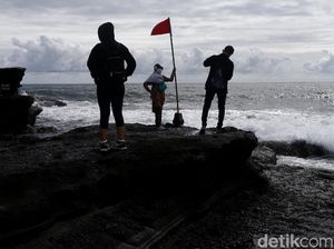 Kunjungan Wisatawan di Tanah Lot Meningkat Kunjungan Wisatawan di Tanah Lot Meningkat