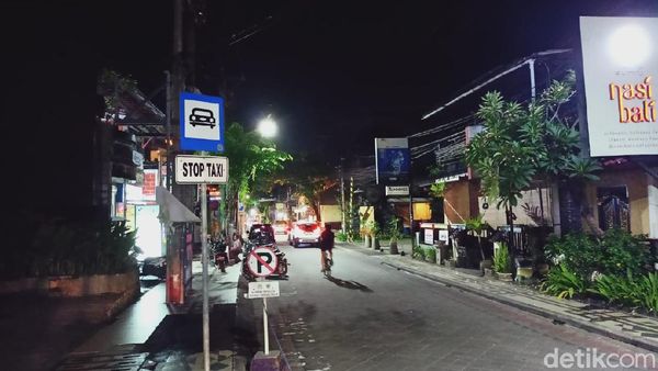 Suasana Sunyi Legian Bali Layaknya Kota Mati