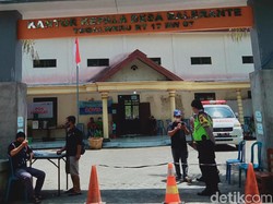 Bosan, Puluhan Pengungsi Merapi Pilih Balik ke Rumah Bawa Ternaknya