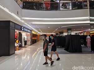 Malam Natal Tak Biasa di Pusat Perbelanjaan Jakarta