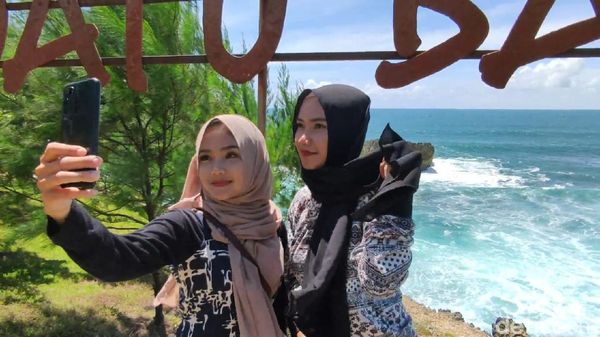 Foto: Cantiknya Pantai 3 in 1 Watu Bale Pacitan