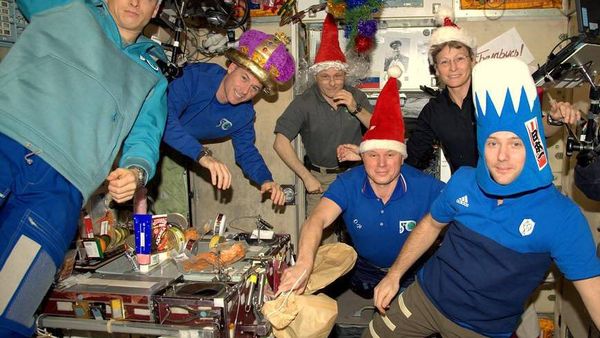 Melihat Perayaan Natal Astronaut di Luar Angkasa