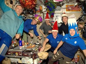 Melihat Perayaan Natal Astronaut di Luar Angkasa
