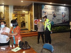 Pastikan Natal Aman dan Nyaman, Polisi Kota Kediri Patroli Gereja dan Lalin