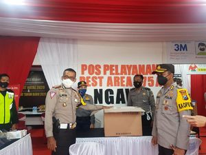 Pelanggar Prokes di Tol Ngawi, Siap-siap Saja Dirapid Test Antigen Pelanggar Prokes di Tol Ngawi, Siap-siap Saja Dirapid Test Antigen