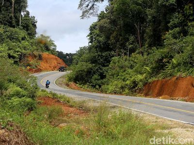 Potret Jalan Mulus di Batas Negeri, Lancarkan Fulus