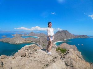 Selamat Pagi dari Puncak Pulau Padar yang Memesona Selamat Pagi dari Puncak Pulau Padar yang Memesona