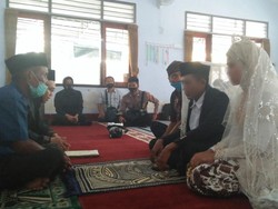 Sejoli Tersangka Aborsi Janin 6 Bulan di NTB Nikah di Kantor Polisi