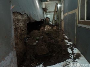 Dampak Banjir di Cipaganti Bandung, 2 Tanggul-1 Rumah Roboh Dampak Banjir di Cipaganti Bandung, 2 Tanggul-1 Rumah Roboh