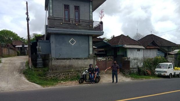 Lokasi diduga warga pungut uang yang bertebaran.