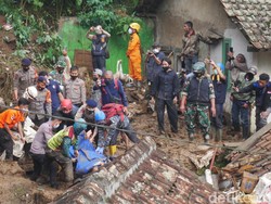 20 Jam Tertimbun Longsor, Warga Bandung Barat Ditemukan Tak Bernyawa