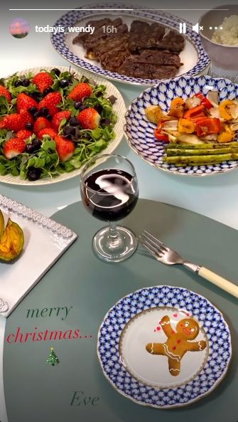 Wendy Red Velvet Pamer Hidangan Natal Pakai Piring Rp 20 Juta
