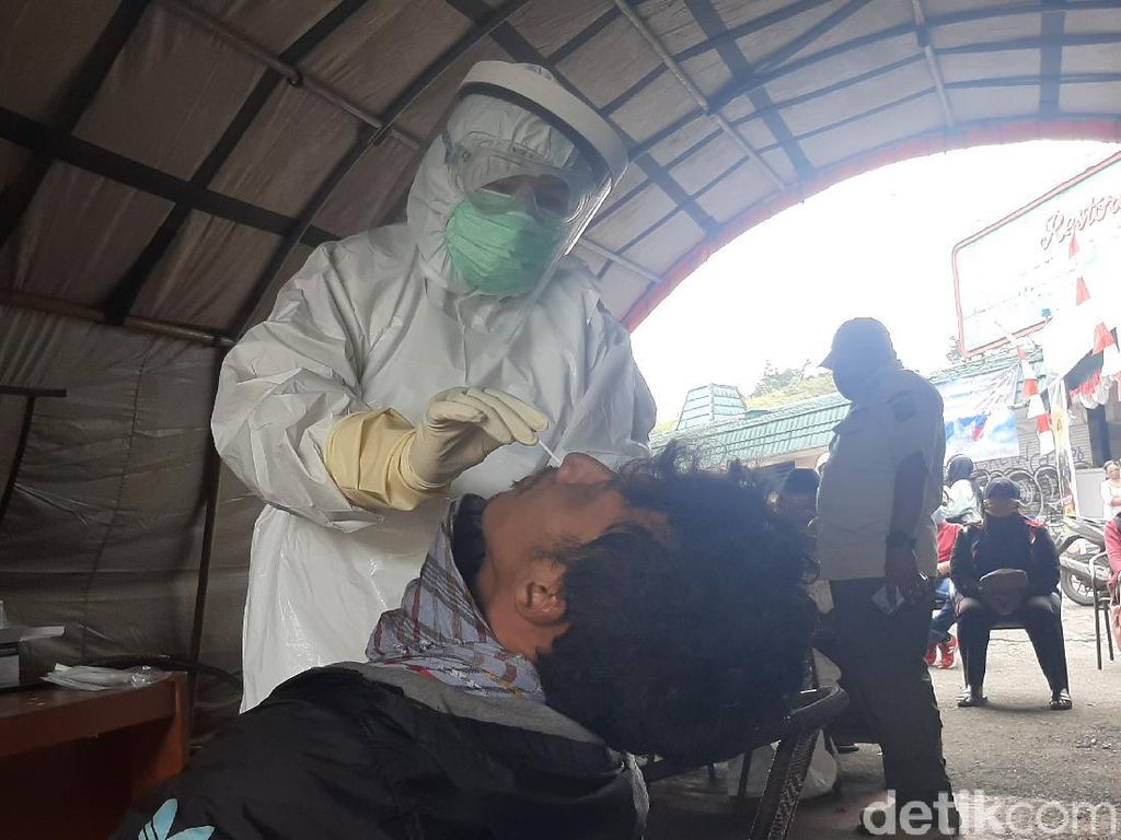 Ratusan Wisatawan di Puncak Bogor Di-rapid Antigen, 4 Orang Reaktif